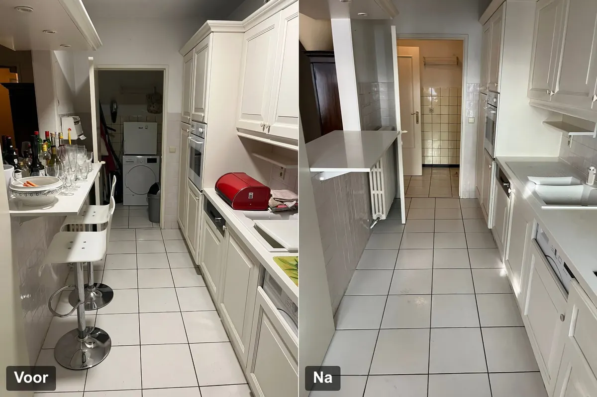 Voor en na: keuken met wasnis vol glaswerk en toestellen vóór de ontruiming en dezelfde keuken volledig leeg erna